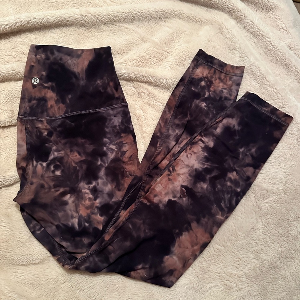 Size 6 Lululemon Wunder Under high rise 28” leggings